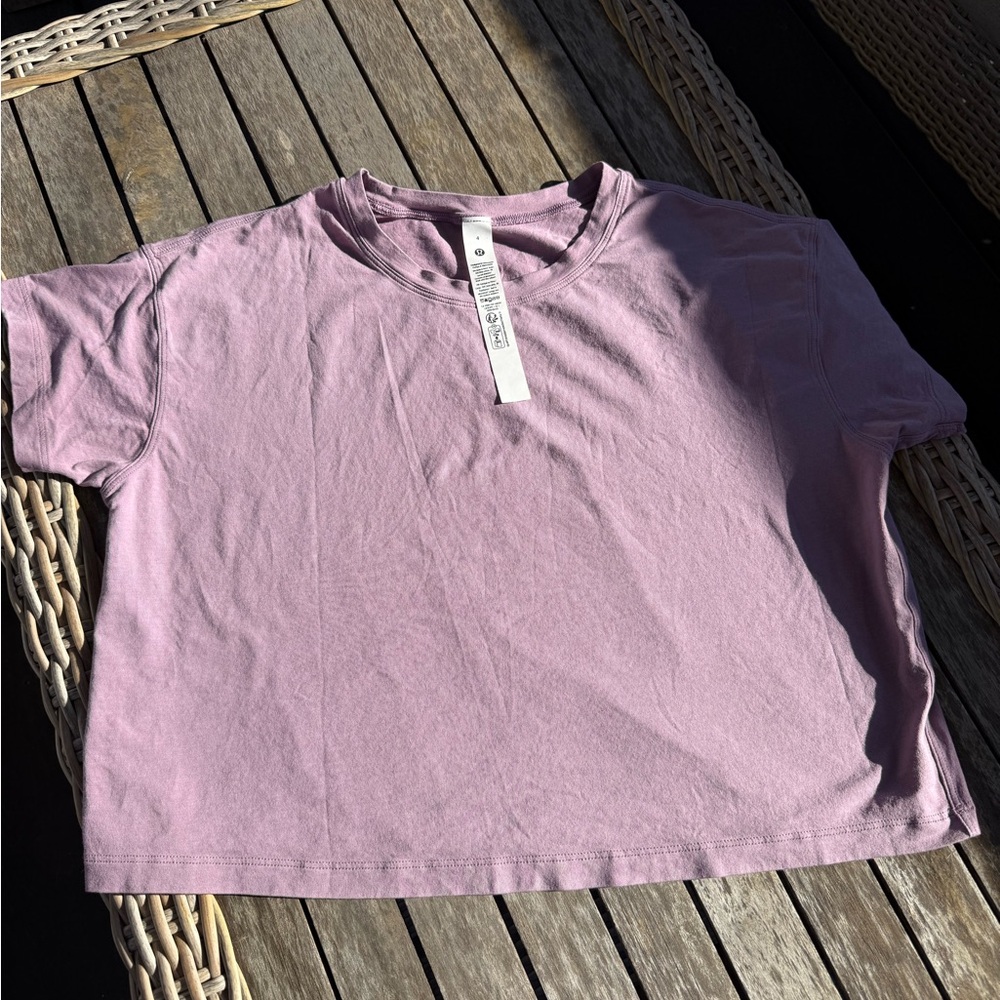 lululemon athletica *rare* size 4 Dusky Lavender Short Sleeve Crew Tee - Picture 3 of 3
